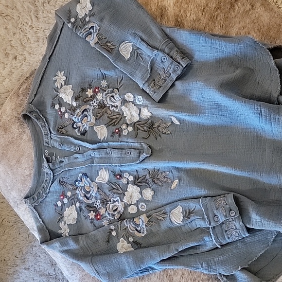 Kyla Seo - The Pia Blouse - Picture 1 of 9